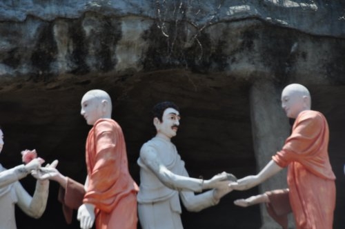 Шри-Ланка: страна смеющихся людей и собак.