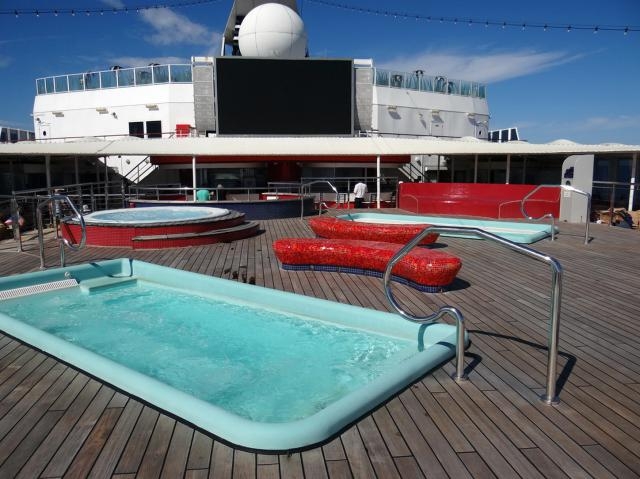 Круизный лайнер Veendam, круизная компания Holland America Line Круизный лайнер Veendam, круизная компания Holland America Line
