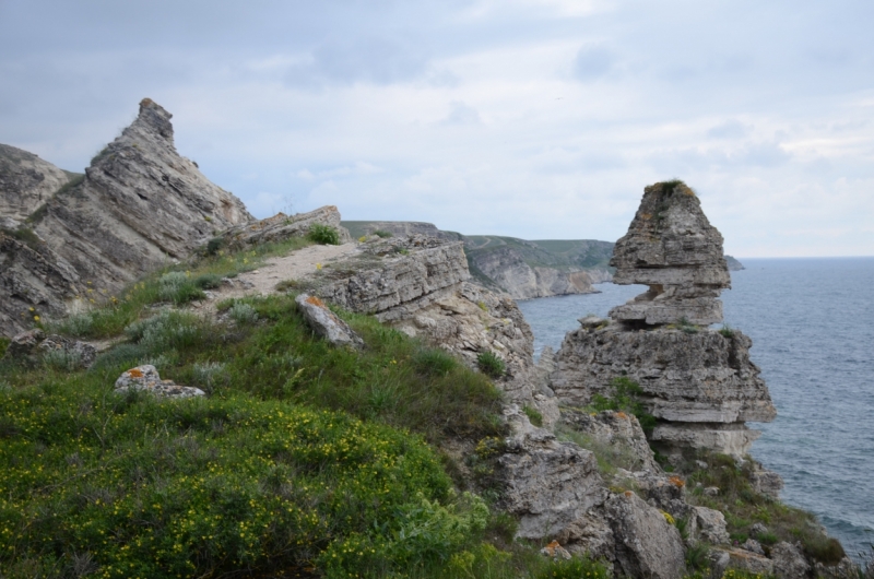 Западный берег Крыма: мыс Тарханкут, пещерные города, Севастополь и Форос. Май 2016