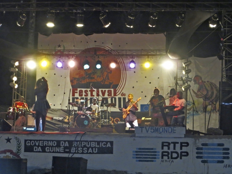 Партизан в двух Гвинеях. Часть 1.