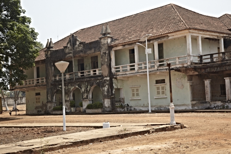 Партизан в двух Гвинеях. Часть 1.