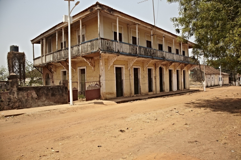 Партизан в двух Гвинеях. Часть 1.