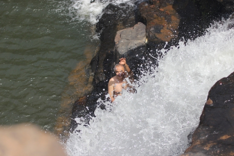 Партизан в двух Гвинеях. Часть 2.