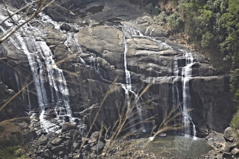 Партизан в двух Гвинеях. Часть 2.
