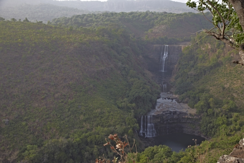 Партизан в двух Гвинеях. Часть 2.
