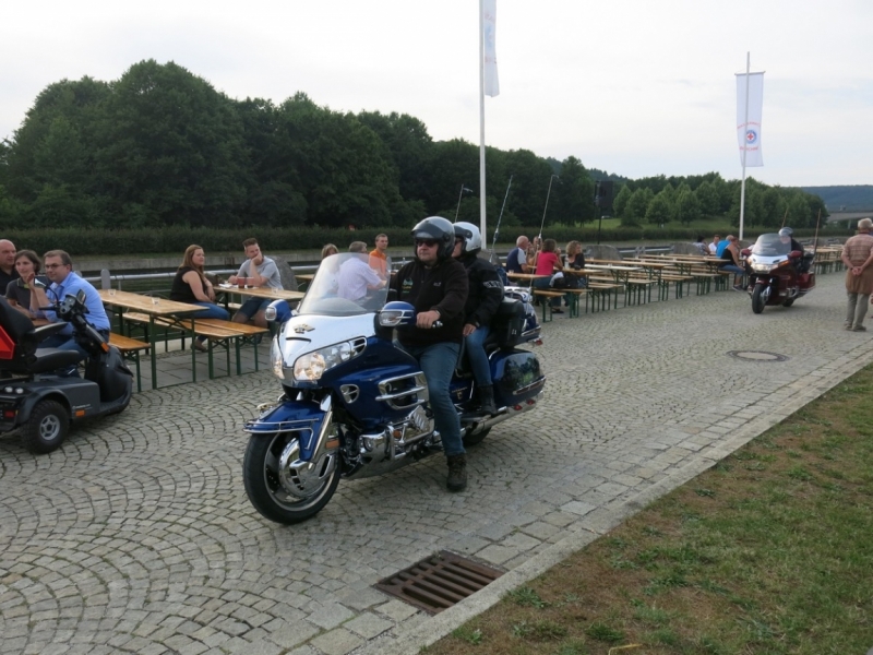 Берхинг (Berching). Канал в волшебном огне и средневековая ярмарка.Kanal im Feuerzauber.