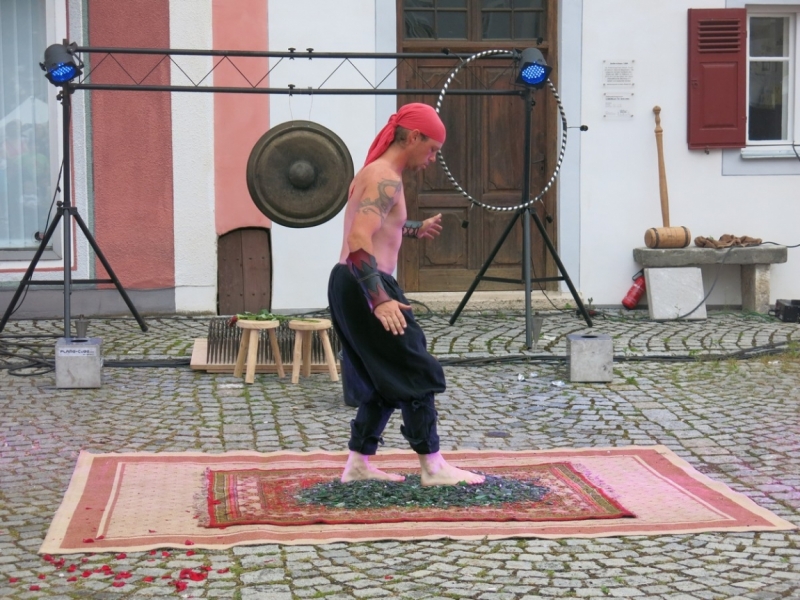 Берхинг (Berching). Канал в волшебном огне и средневековая ярмарка.Kanal im Feuerzauber.