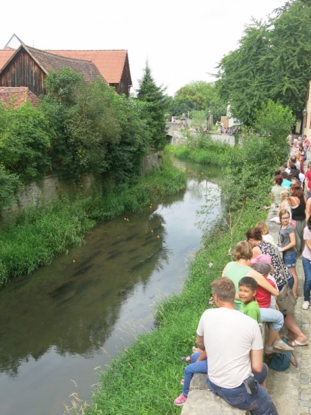 Берхинг (Berching). Канал в волшебном огне и средневековая ярмарка.Kanal im Feuerzauber.