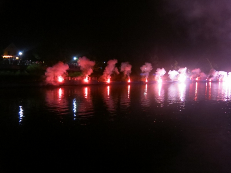 Берхинг (Berching). Канал в волшебном огне и средневековая ярмарка.Kanal im Feuerzauber.