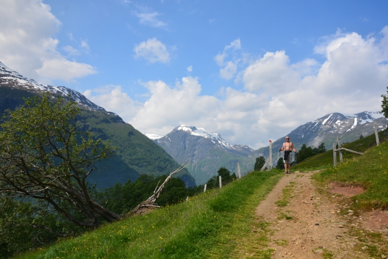 Норвегия сквозь солнечные очки. Водопады, фьорды, озера, ледники. Май-Июнь 2016