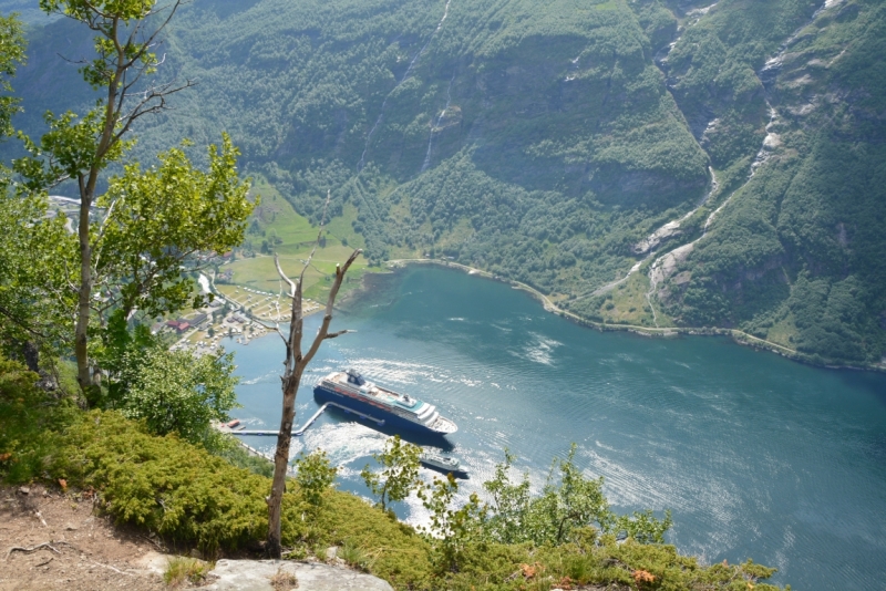 Норвегия сквозь солнечные очки. Водопады, фьорды, озера, ледники. Май-Июнь 2016