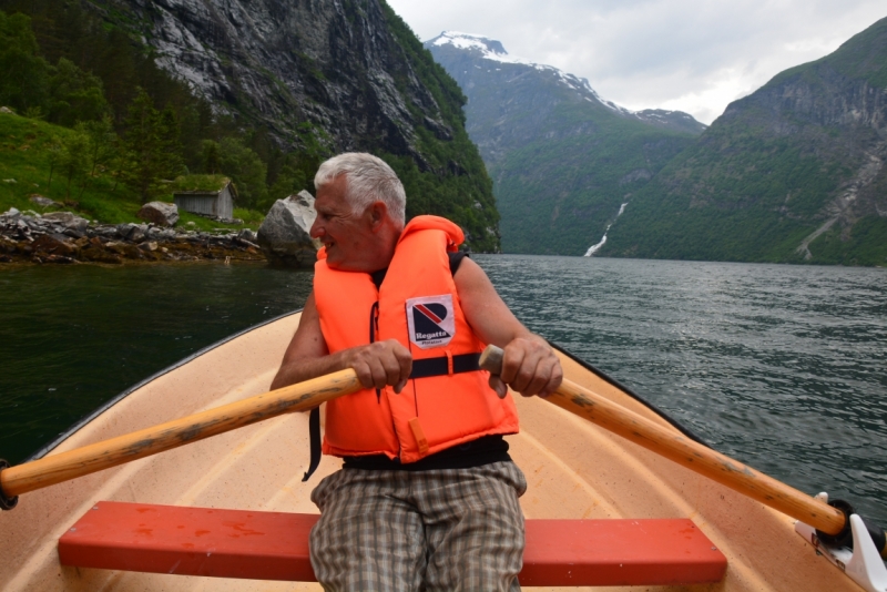 Норвегия сквозь солнечные очки. Водопады, фьорды, озера, ледники. Май-Июнь 2016