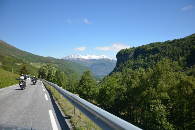 Норвегия сквозь солнечные очки. Водопады, фьорды, озера, ледники. Май-Июнь 2016