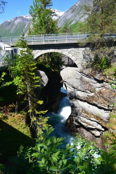 Норвегия сквозь солнечные очки. Водопады, фьорды, озера, ледники. Май-Июнь 2016
