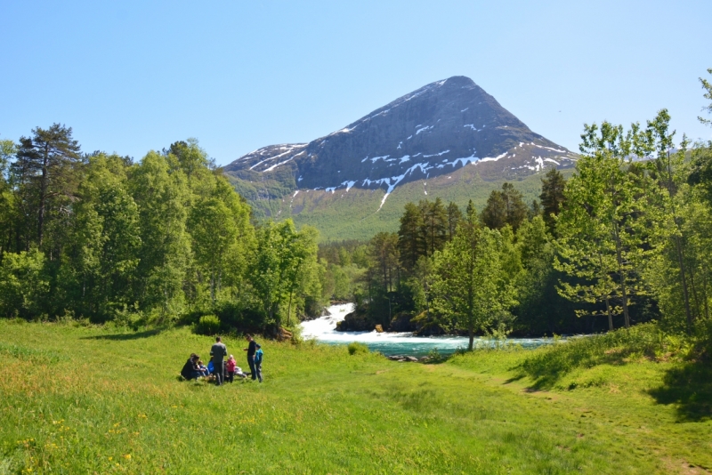 Норвегия сквозь солнечные очки. Водопады, фьорды, озера, ледники. Май-Июнь 2016
