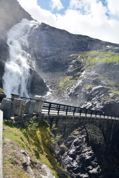 Норвегия сквозь солнечные очки. Водопады, фьорды, озера, ледники. Май-Июнь 2016