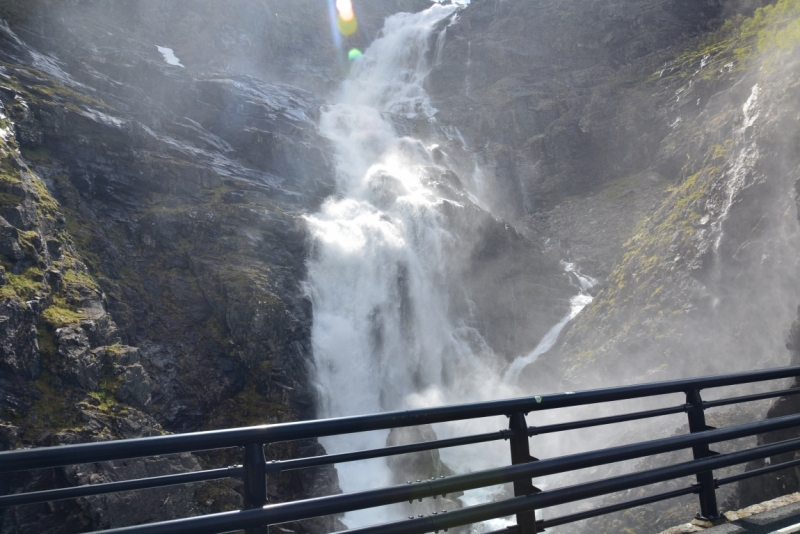Норвегия сквозь солнечные очки. Водопады, фьорды, озера, ледники. Май-Июнь 2016