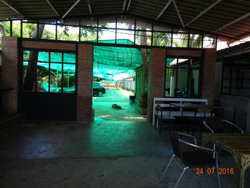 В Таиланде нет Мальдив. Есть Koh Mannorк. Это намёк.