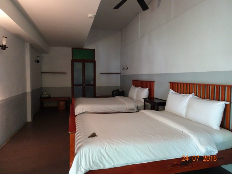 В Таиланде нет Мальдив. Есть Koh Mannorк. Это намёк.