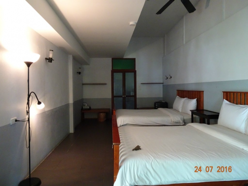 В Таиланде нет Мальдив. Есть Koh Mannorк. Это намёк.