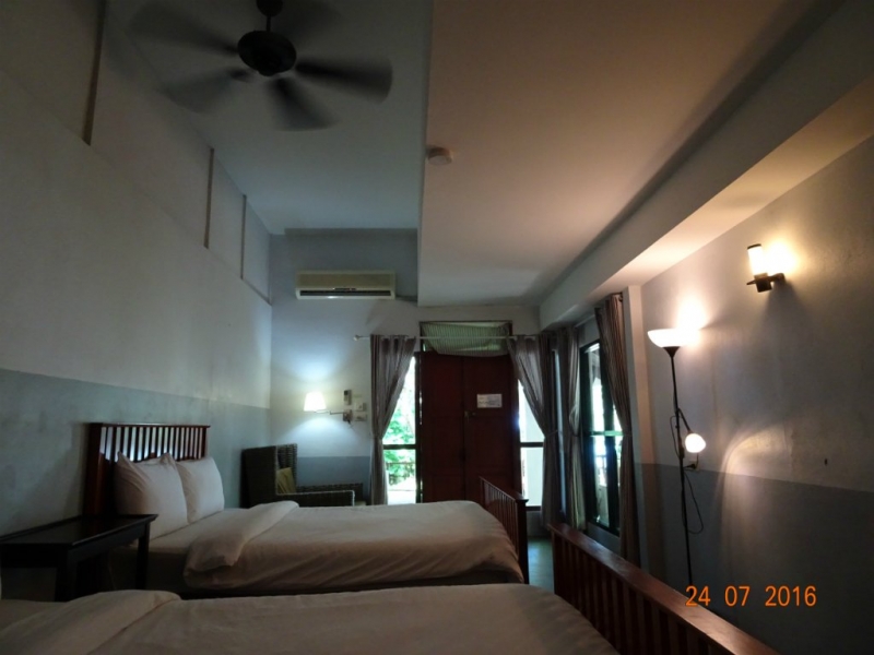 В Таиланде нет Мальдив. Есть Koh Mannorк. Это намёк.