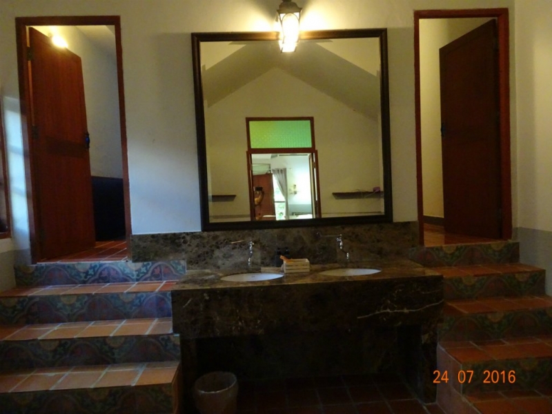 В Таиланде нет Мальдив. Есть Koh Mannorк. Это намёк.