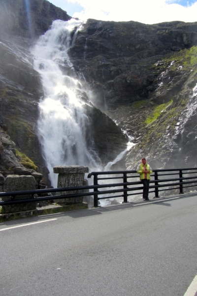 Норвегия сквозь солнечные очки. Водопады, фьорды, озера, ледники. Май-Июнь 2016