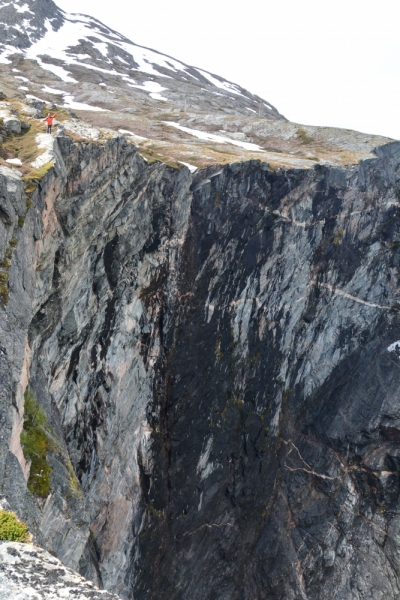 Норвегия сквозь солнечные очки. Водопады, фьорды, озера, ледники. Май-Июнь 2016