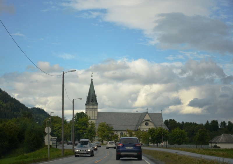 Норвегия сквозь солнечные очки. Водопады, фьорды, озера, ледники. Май-Июнь 2016