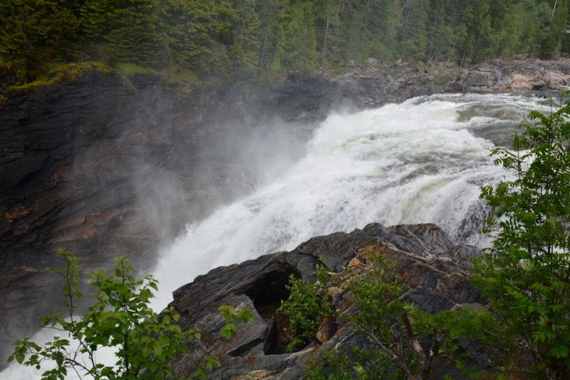 Норвегия сквозь солнечные очки. Водопады, фьорды, озера, ледники. Май-Июнь 2016