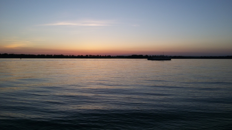 Принял на грудь, скажи что-нибудь! Трезвым вход запрещён!