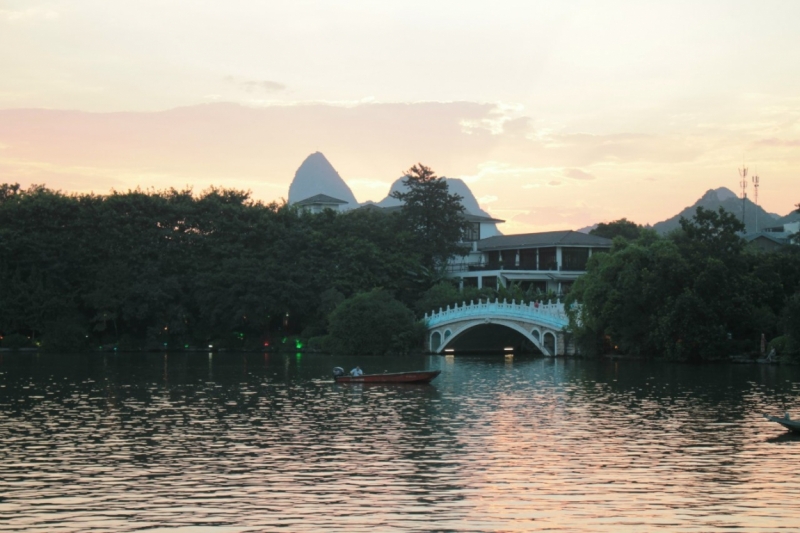 Август 2015. Пекин-Гуйлинь-Яншо-Фенхуань-Чжанцзяцзе-Хуашань-Сиань-Чжанье(Полосатые горы)
