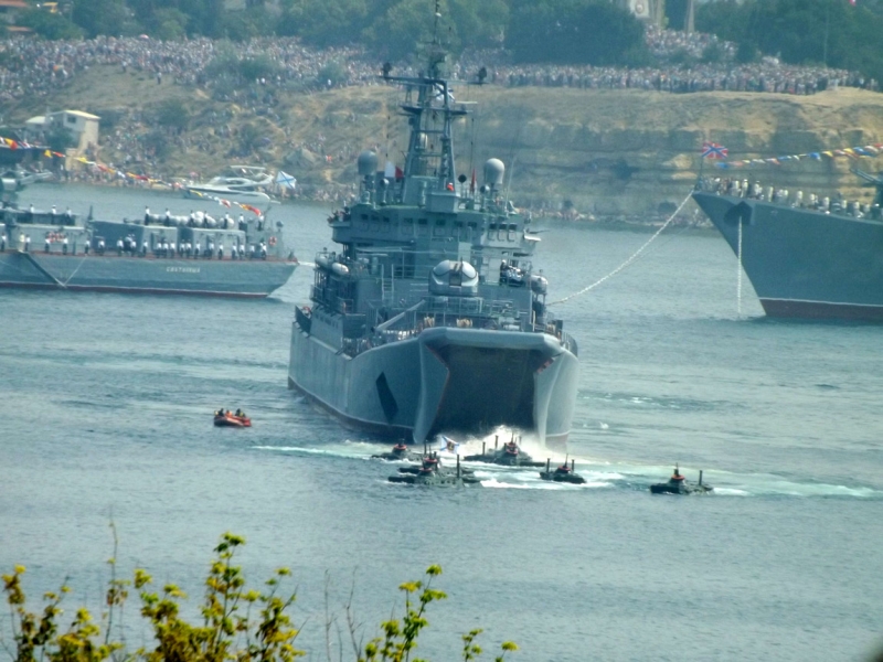 Крым в июле-августе 2016. Феодосия, Севастополь (день ВМФ), Бахчисарай, Евпатория.