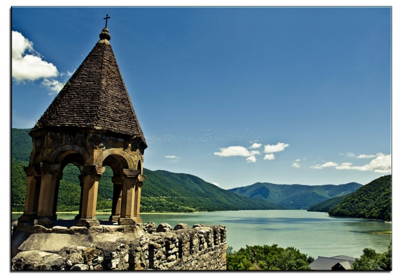 Здесь всё можно - это же Грузия! На авто по основным местам страны. Июнь 2016.