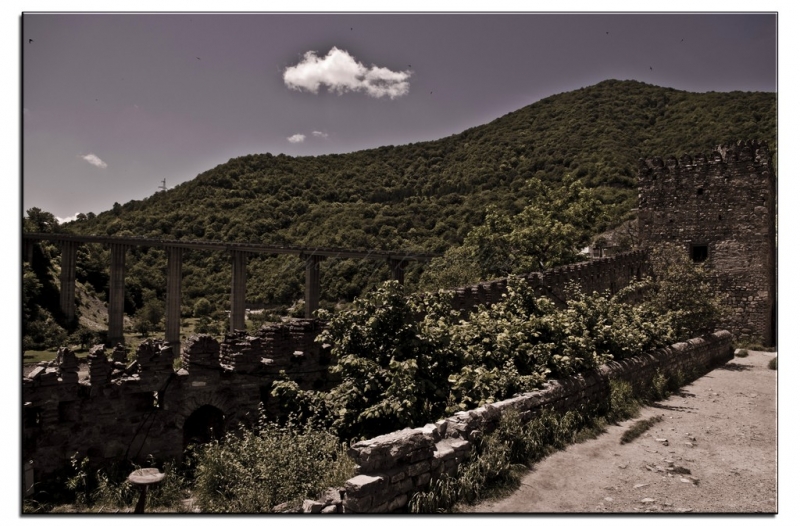 Здесь всё можно - это же Грузия! На авто по основным местам страны. Июнь 2016.