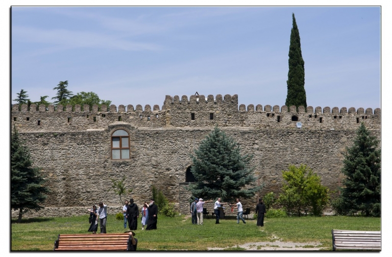 Здесь всё можно - это же Грузия! На авто по основным местам страны. Июнь 2016.