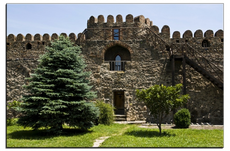 Здесь всё можно - это же Грузия! На авто по основным местам страны. Июнь 2016.