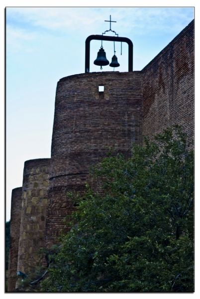 Здесь всё можно - это же Грузия! На авто по основным местам страны. Июнь 2016.