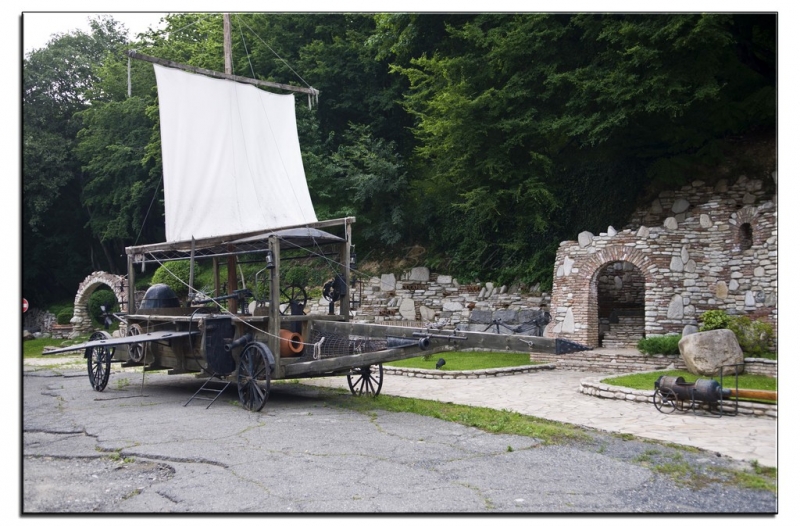 Здесь всё можно - это же Грузия! На авто по основным местам страны. Июнь 2016.