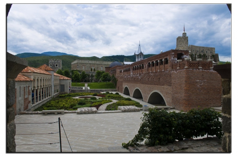 Здесь всё можно - это же Грузия! На авто по основным местам страны. Июнь 2016.