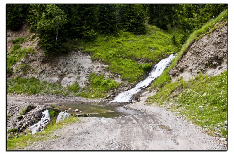 Здесь всё можно - это же Грузия! На авто по основным местам страны. Июнь 2016.
