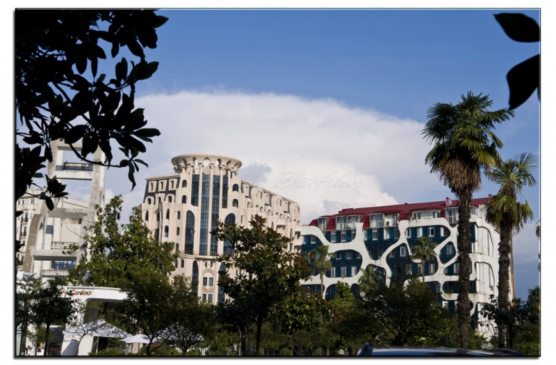 Здесь всё можно - это же Грузия! На авто по основным местам страны. Июнь 2016.