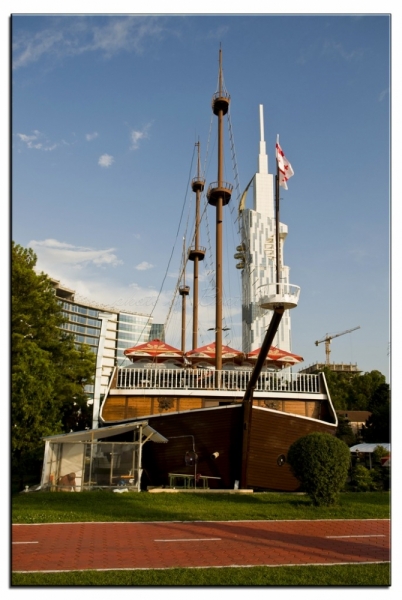 Здесь всё можно - это же Грузия! На авто по основным местам страны. Июнь 2016.