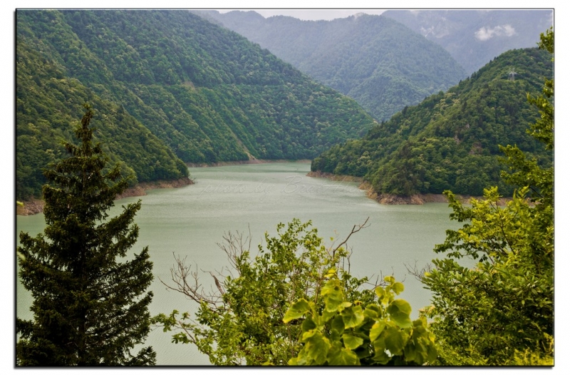 Здесь всё можно - это же Грузия! На авто по основным местам страны. Июнь 2016.