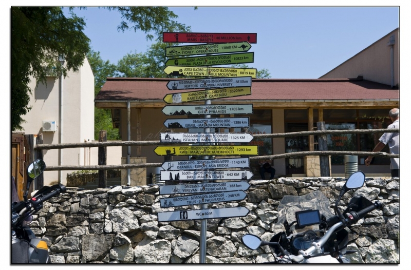 Здесь всё можно - это же Грузия! На авто по основным местам страны. Июнь 2016.