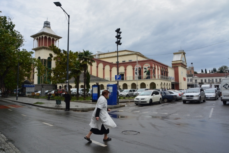 По холмам Грузии осеннею порой.