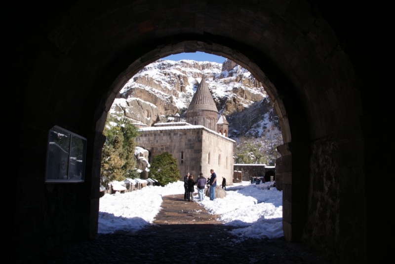 Армения на ноябрьские: монастыри, заснеженные вершины и цветение крокусов