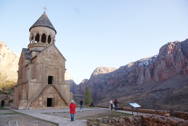 Армения на ноябрьские: монастыри, заснеженные вершины и цветение крокусов