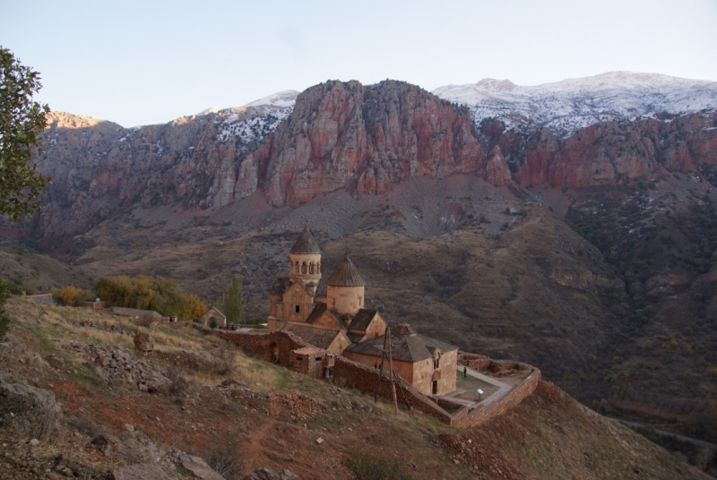 Армения на ноябрьские: монастыри, заснеженные вершины и цветение крокусов