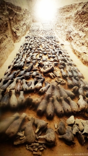 Гробница Янлин императора Цзин-Ди (Hanyangling Tomb of Emperor Jingdi ) Гробница Янлин императора Цзин-Ди (Hanyangling Tomb of Emperor Jingdi )